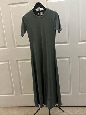 Women's Ribbed Short-Sleeve Maxi Dress in Olive Green